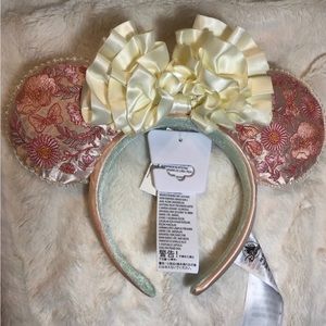 NWT Disney Parks Minnie Regency Ruffles Peach Floral Embroidered Ears Headband